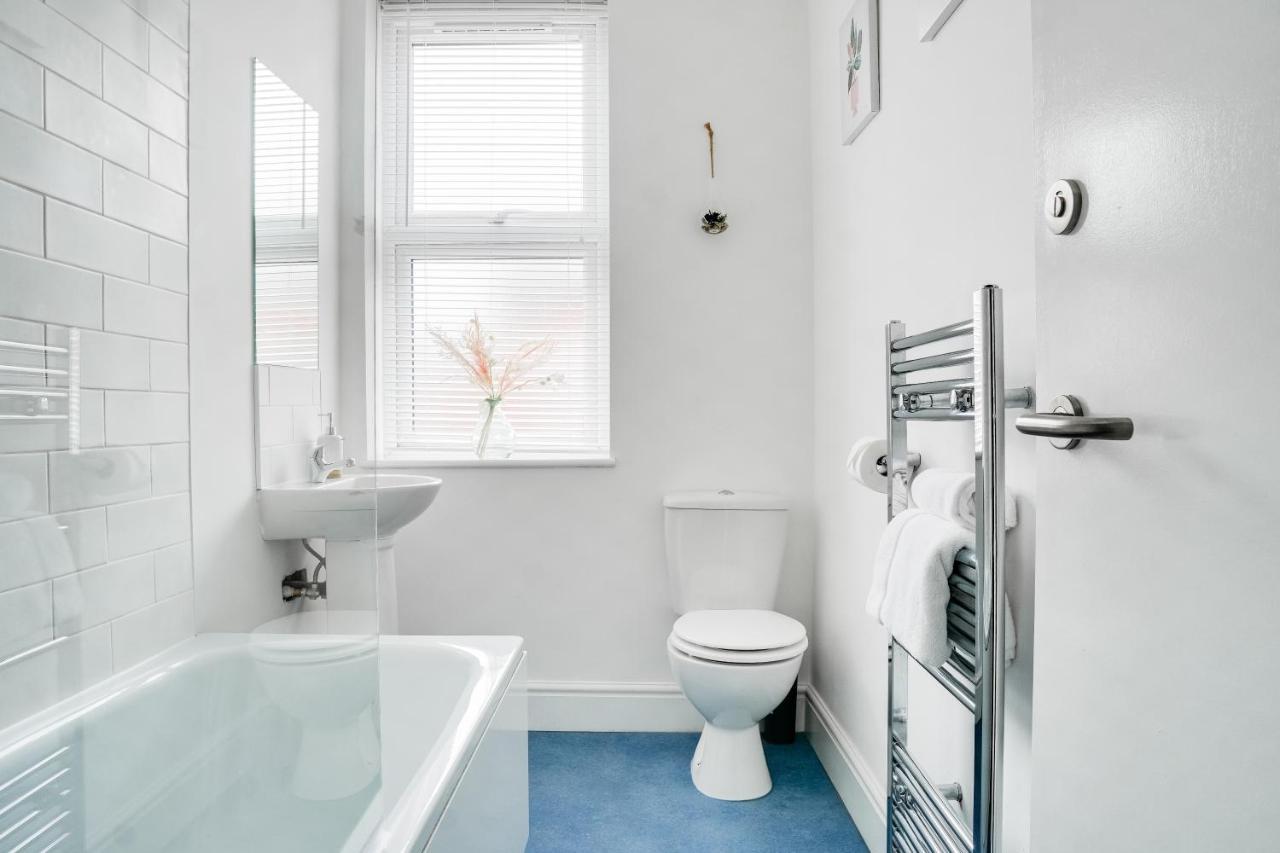 Spacious 4 Bedroom House Near Leeds Cc Beeston Hill Esterno foto