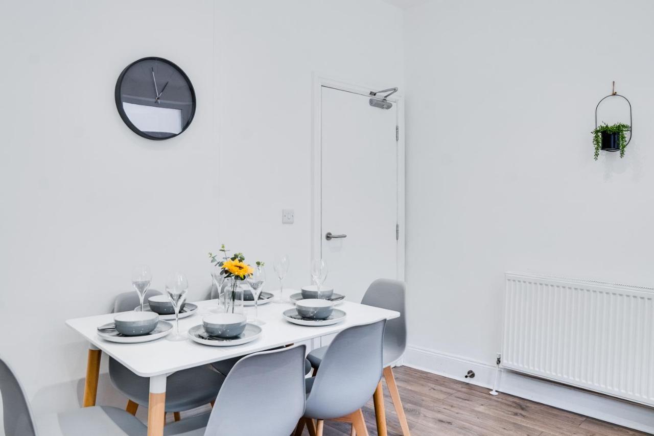 Spacious 4 Bedroom House Near Leeds Cc Beeston Hill Esterno foto